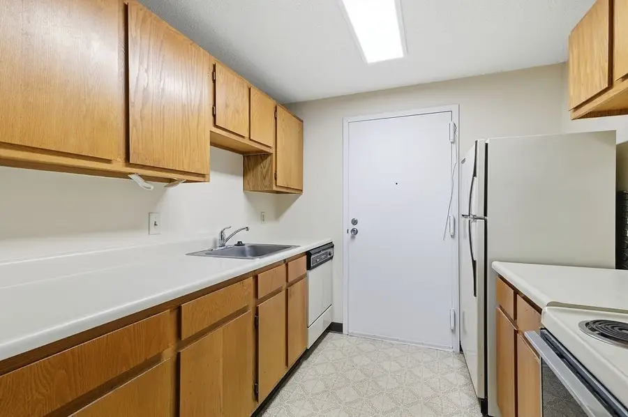 36 Silver Hill Ln #21, Natick, MA 01760 - Image #2