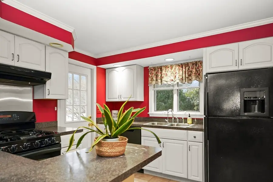 33 Severn St, Longmeadow, MA 01106 - Image #3