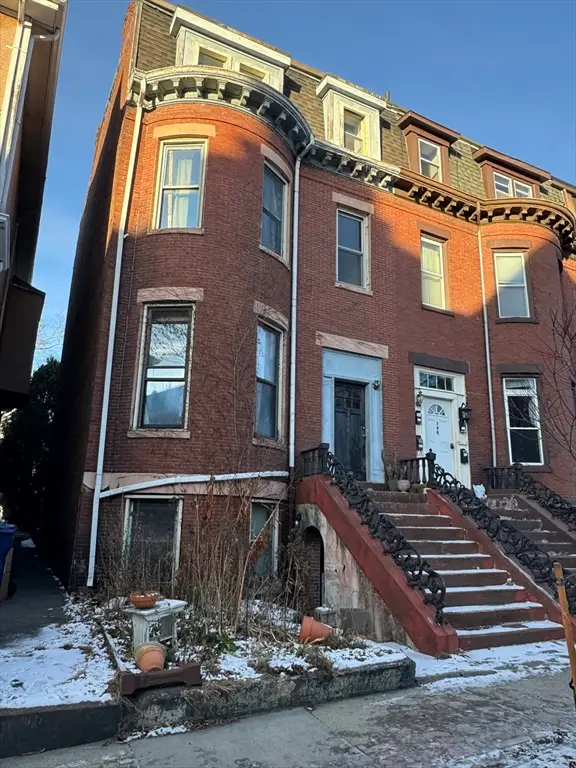 746 E 4th St, Boston, MA 02127