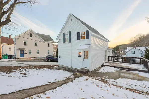 143 Grove St, Clinton, MA 01510