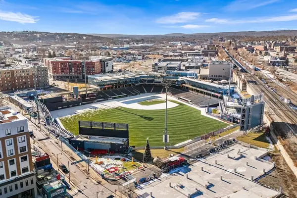 64 Green St, Worcester, MA 01604