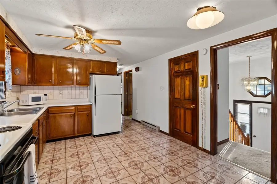 22 Westchester Dr, Lawrence, MA 01843 - Image #3