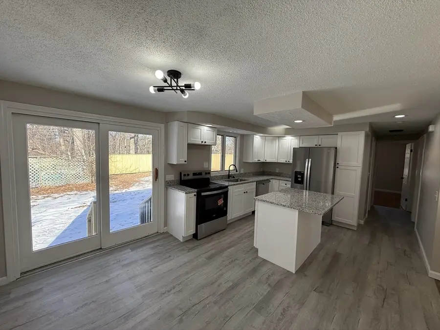 18 Lawton St, Springfield, MA 01109 - Image #3