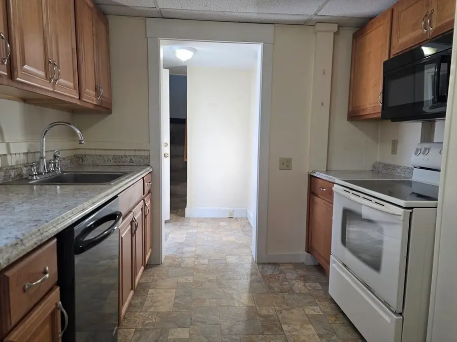 324-1/2 Chestnut St, Clinton, MA 01510 - Image #3