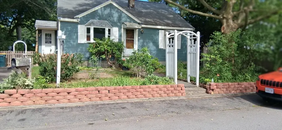 14 Doris Dr, Abington, MA 02351 - Image #2