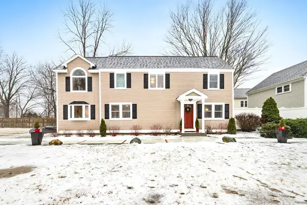 3 Summer St #2, Topsfield, MA 01983