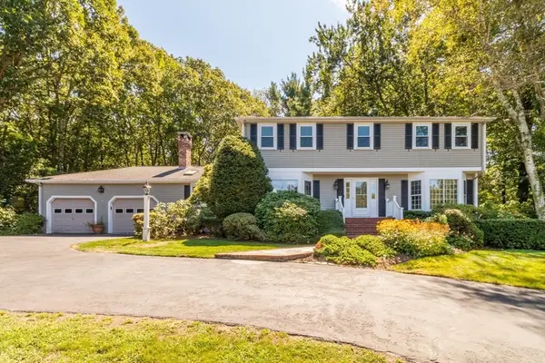14 Onondaga Ln, Medfield, MA 02052