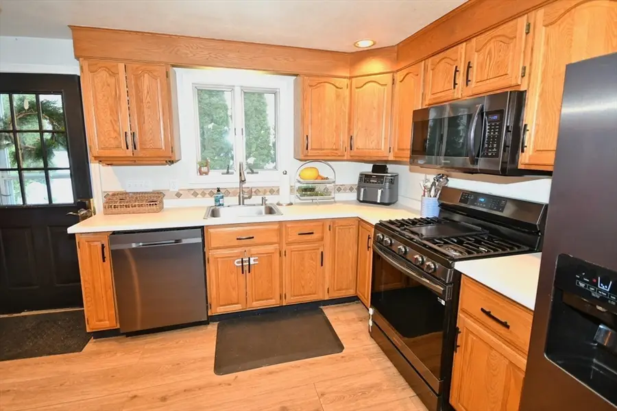24 1st St, Amesbury, MA 01913 - Image #3