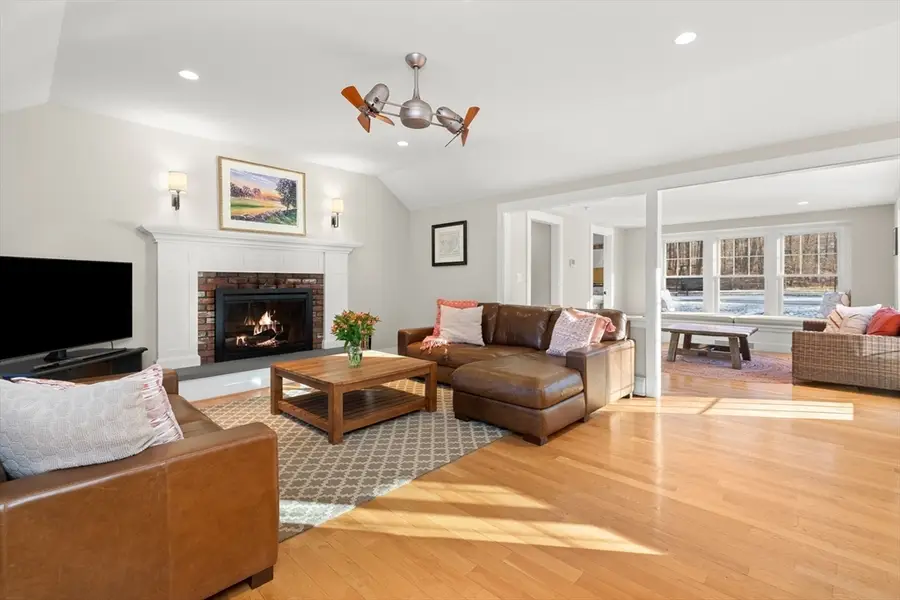 32 Alderbrook Dr, Topsfield, MA 01983 - Image #3