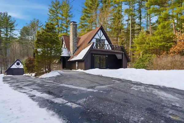 62 Brook St, Dunstable, MA 01827