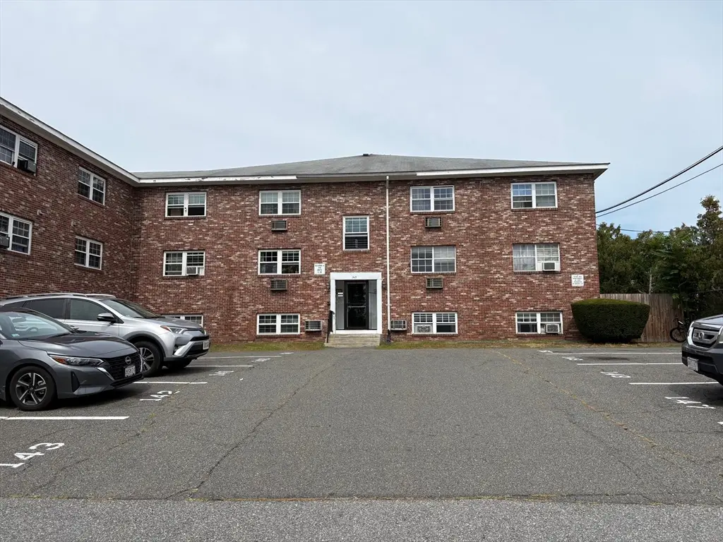 345 Hildreth St #14, Lowell, MA 01850 - #1