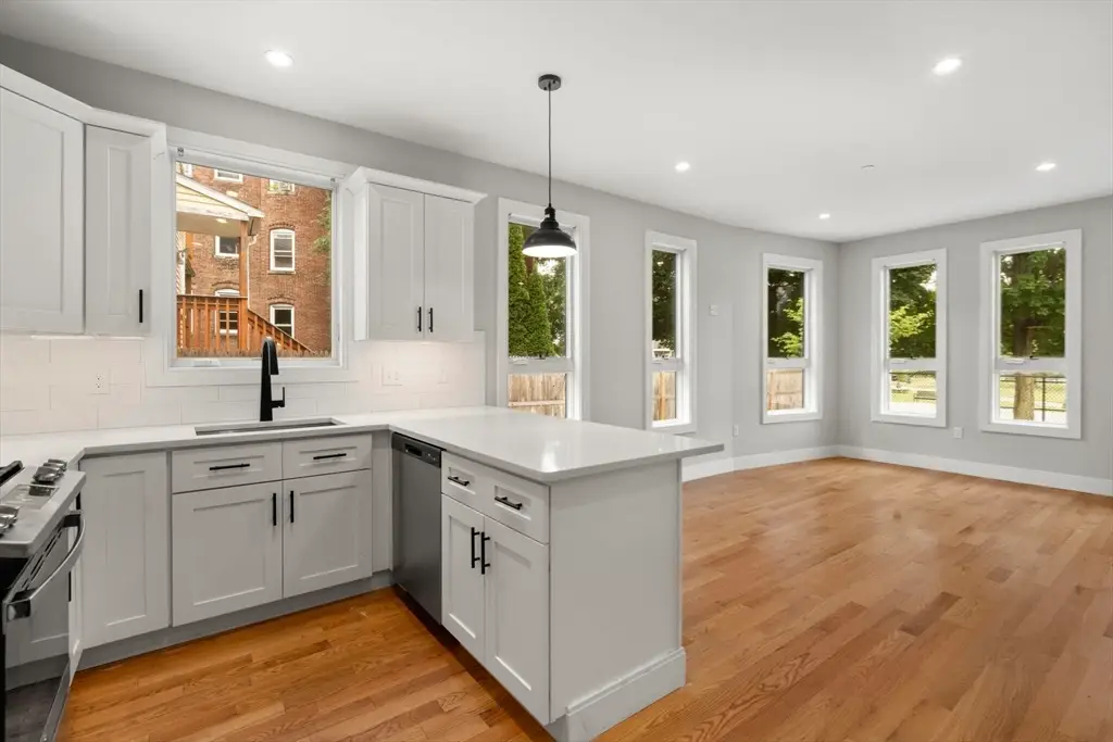 123-125 Centre St #TH7, Boston, MA 02124 - Image #1