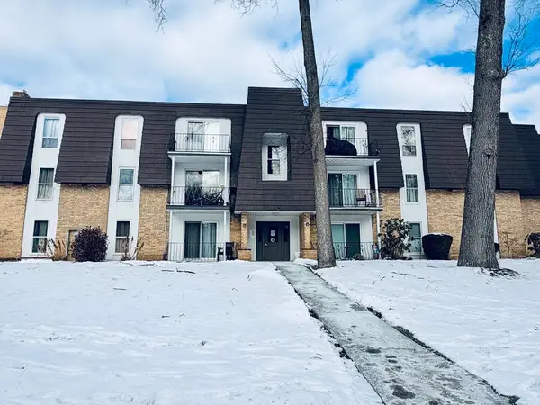 8 Shadowbrook Ln #41, Milford, MA 01757