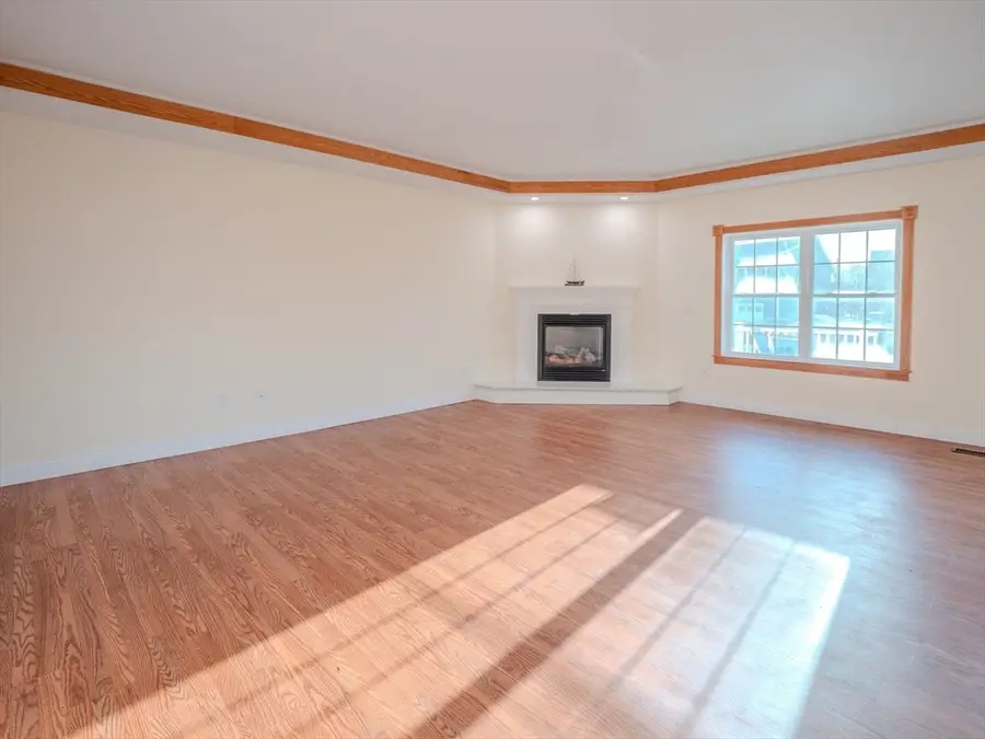 33 Lakeside Dr, Shrewsbury, MA 01545 - Image #3