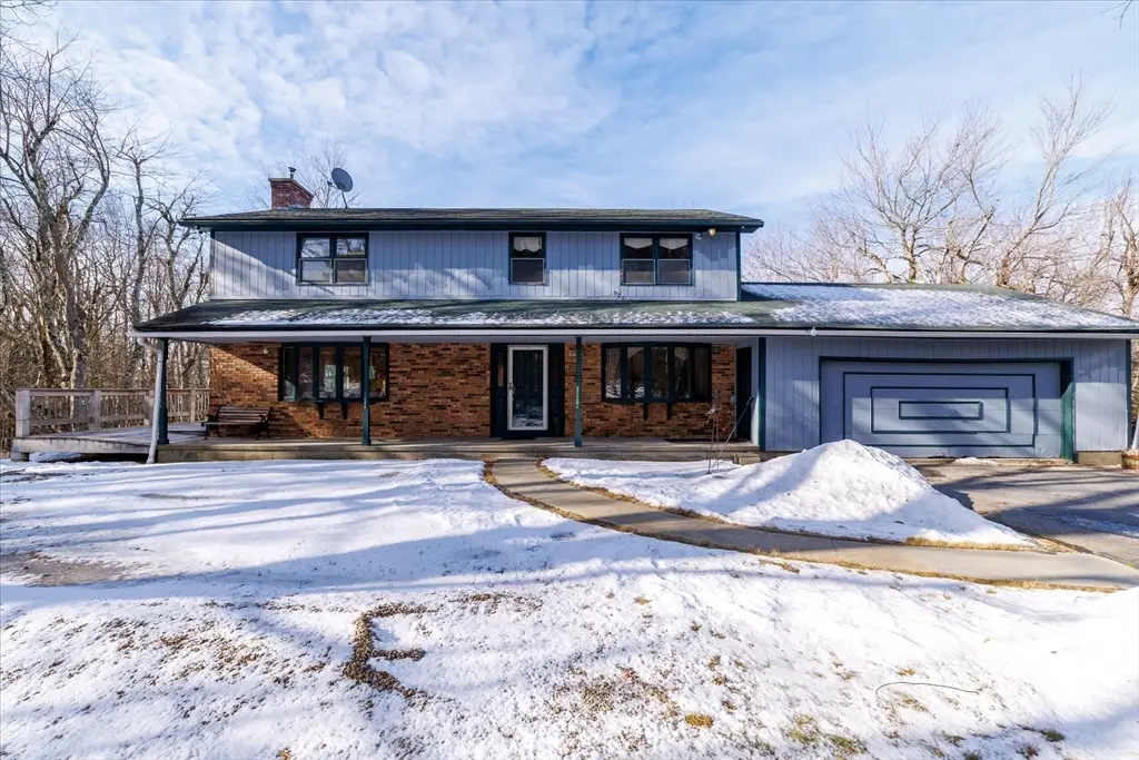 100 Asnebumskit Rd, Paxton, MA 01612 - Image #1