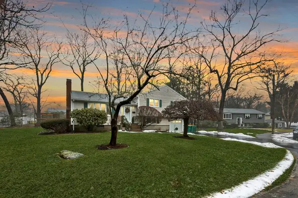 43 Westover Pkwy, Norwood, MA 02062