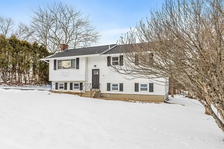 3 Fordham Dr, Milford, MA 01757 - Image #2