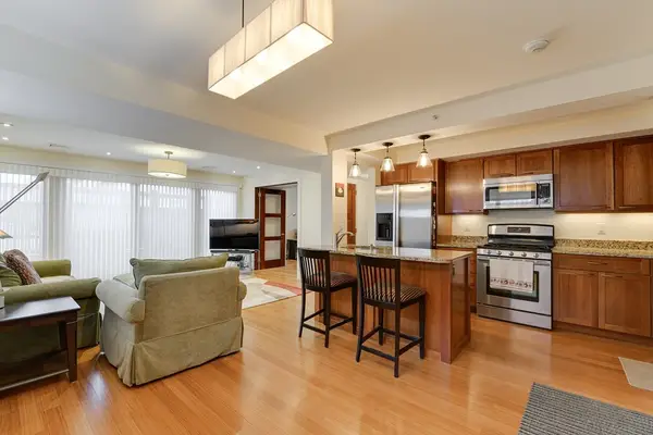 27 West #2, Cambridge, MA 02139
