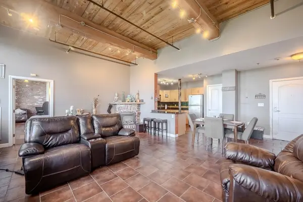 52 Lawrence Dr #M408, Lowell, MA 01854