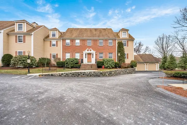 49 Weatherly Dr #49, Salem, MA 01970