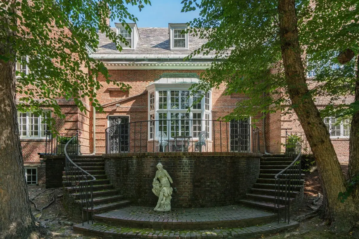 180 Ivy St, Brookline, MA 02446 - #1