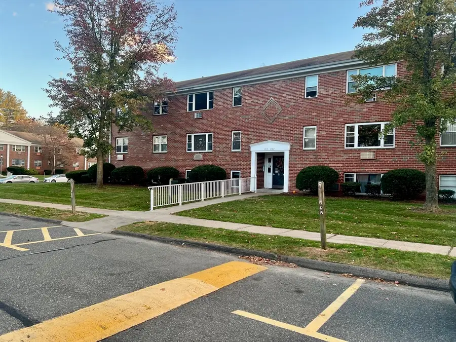 192 Regency Park Dr #192, Agawam, MA 01001 - Image #2