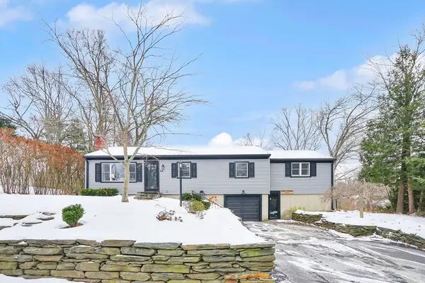 14 Briarcliff Dr, Agawam, MA 01030