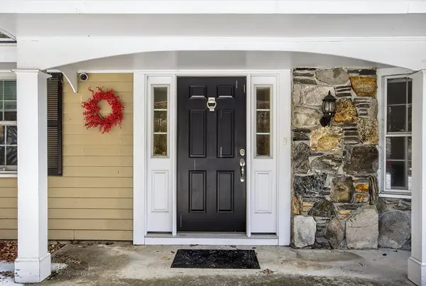 11 Smokerise Dr, Chelmsford, MA 01824