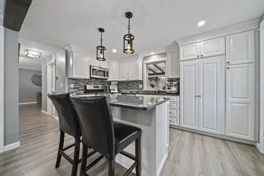 19 Pioneer Dr, Nashua, NH 03062 - Image #3