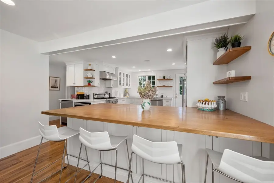 8 Old Salem Rd, Marblehead, MA 01945 - Image #3