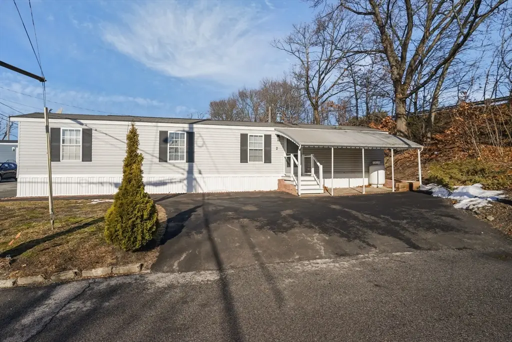 548 Kenyon Ave #2, Attleboro, MA 02703 - Image #1