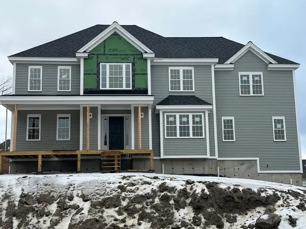 2 Clover Glen Cir, Shrewsbury, MA 01545