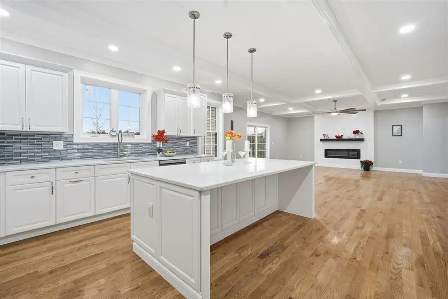 1 Farmer Cir, East Longmeadow, MA 01028 - Image #2