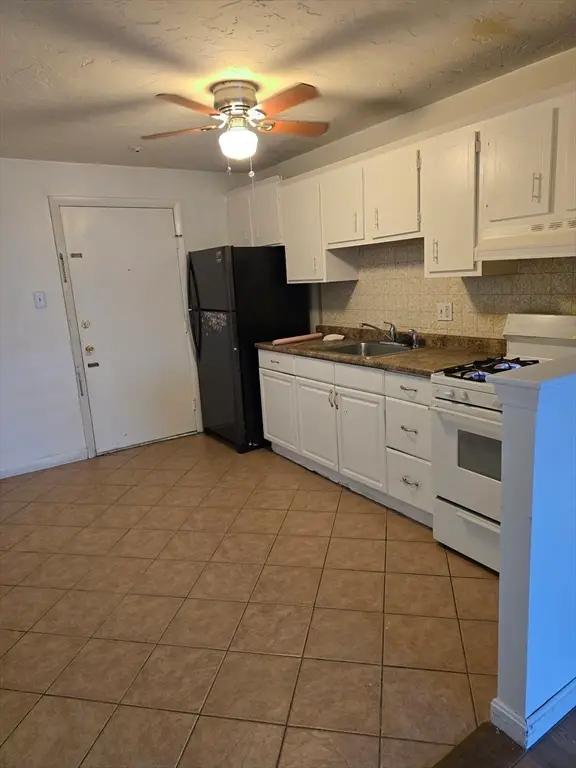 270 E Haverhill St #12, Lawrence, MA 01841 - Image #3