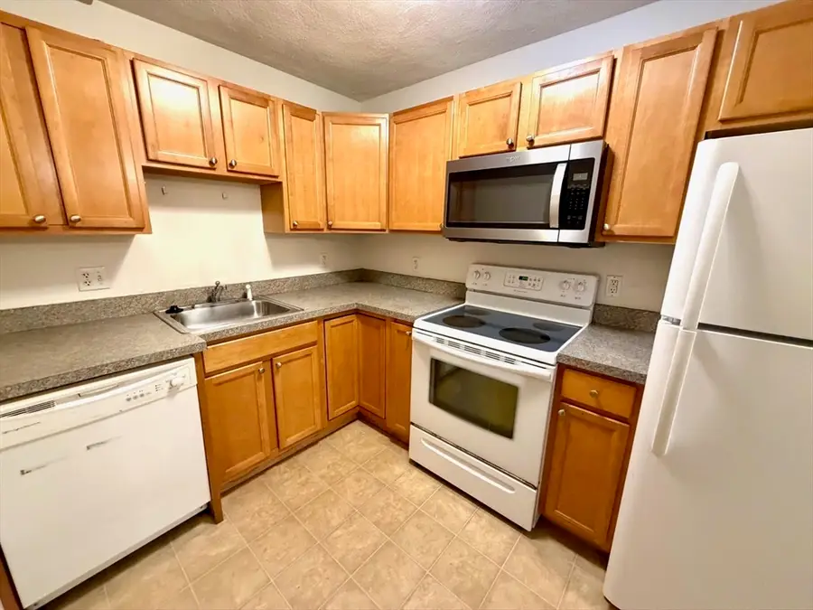 15 Willis St #4, Framingham, MA 01702 - Image #2