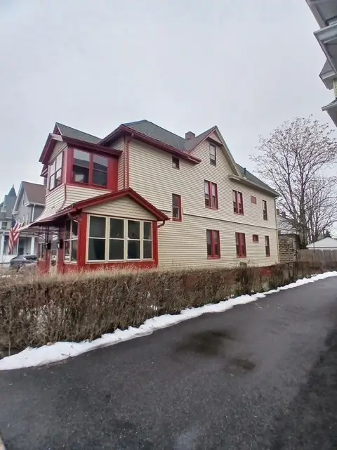 32 Wendell Pl, Springfield, MA 01105 - Image #1