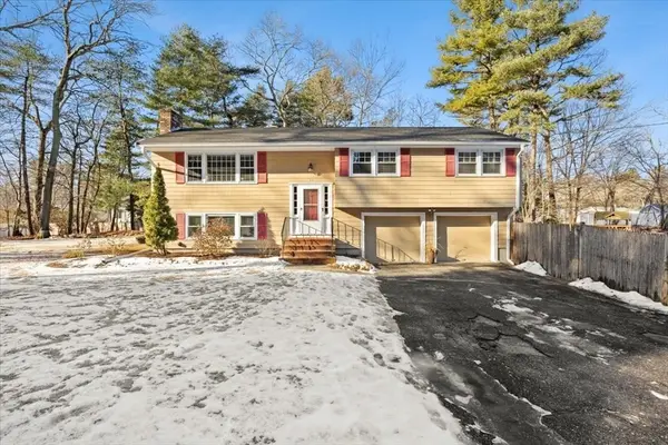 12 Belknap Rd, Medfield, MA 02052