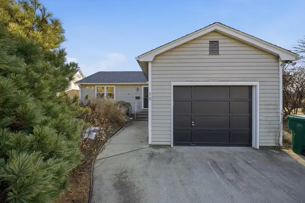 15 Hyde Ave, Chicopee, MA 01020