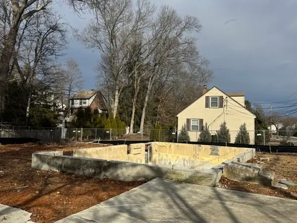 52 Elinor Rd, Newton, MA 02461