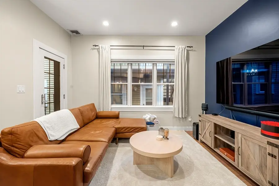 345 W Broadway #4, Boston, MA 02127 - Image #3