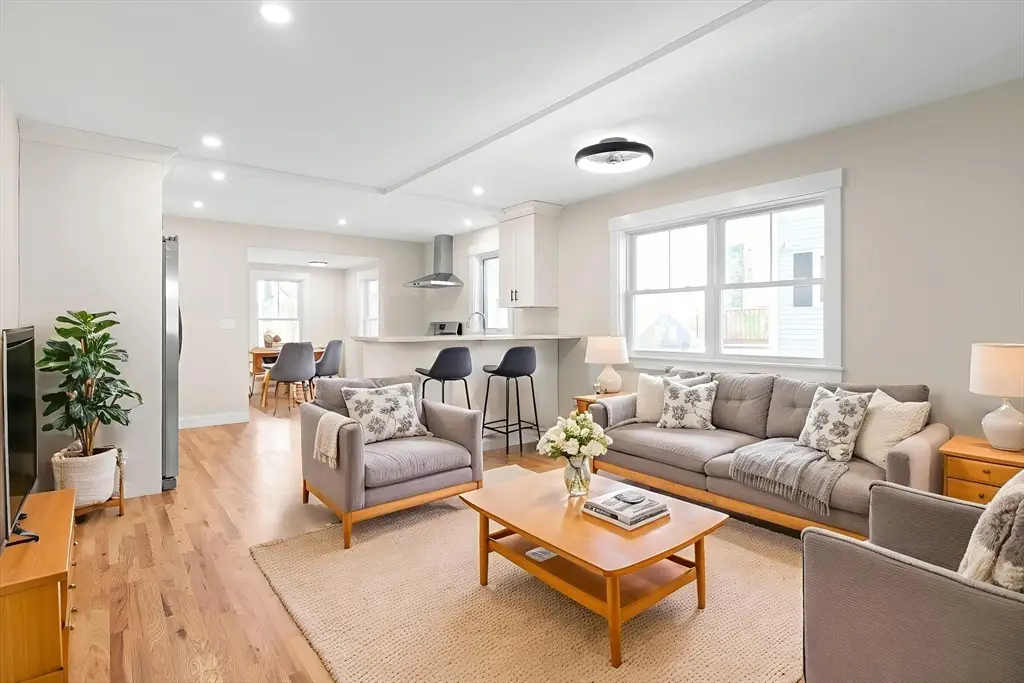 20 Beacon St #1, Gloucester, MA 01930 - Image #1