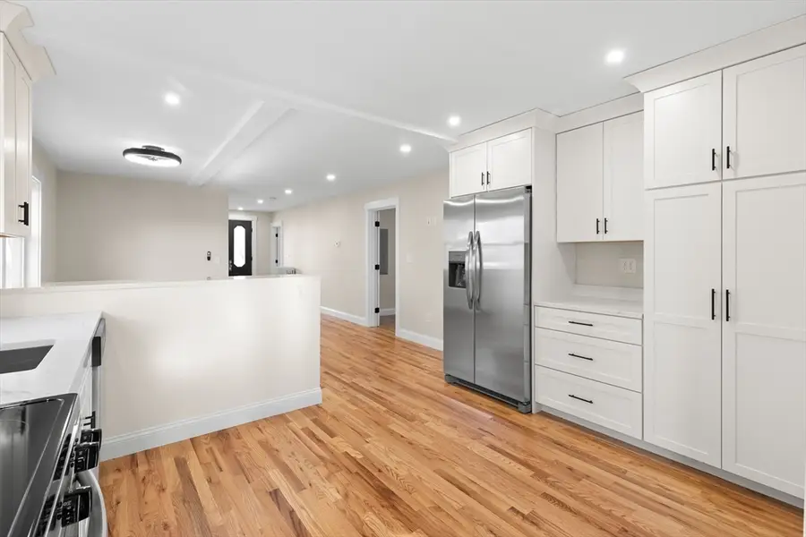 20 Beacon St #1, Gloucester, MA 01930 - Image #2