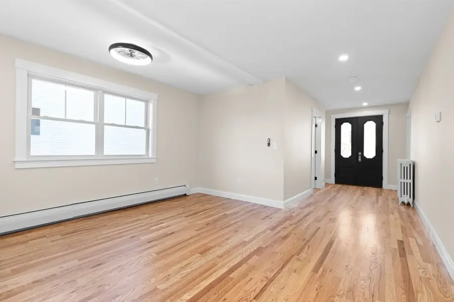 20 Beacon St #1, Gloucester, MA 01930 - Image #3