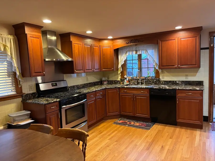 172 Florence St, Melrose, MA 02176 - Image #3