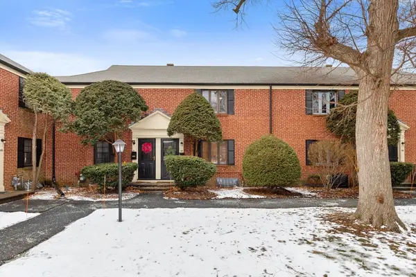 49 Pierce Rd #49, Watertown, MA 02472