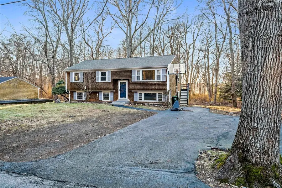 38 Winthrop Dr, Marshfield, MA 02050 - Image #2