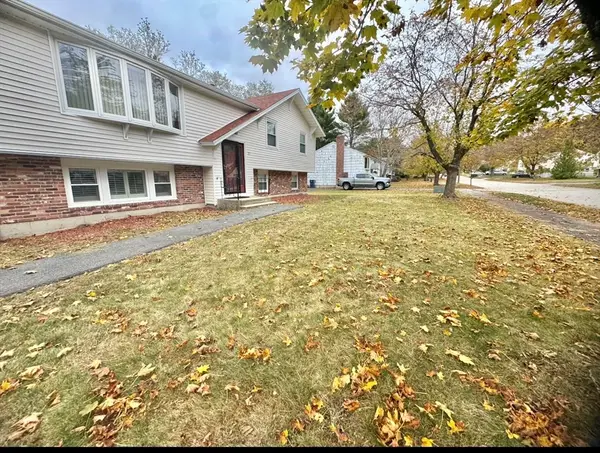 27 Sandy Ridge Cir, Sharon, MA 02067