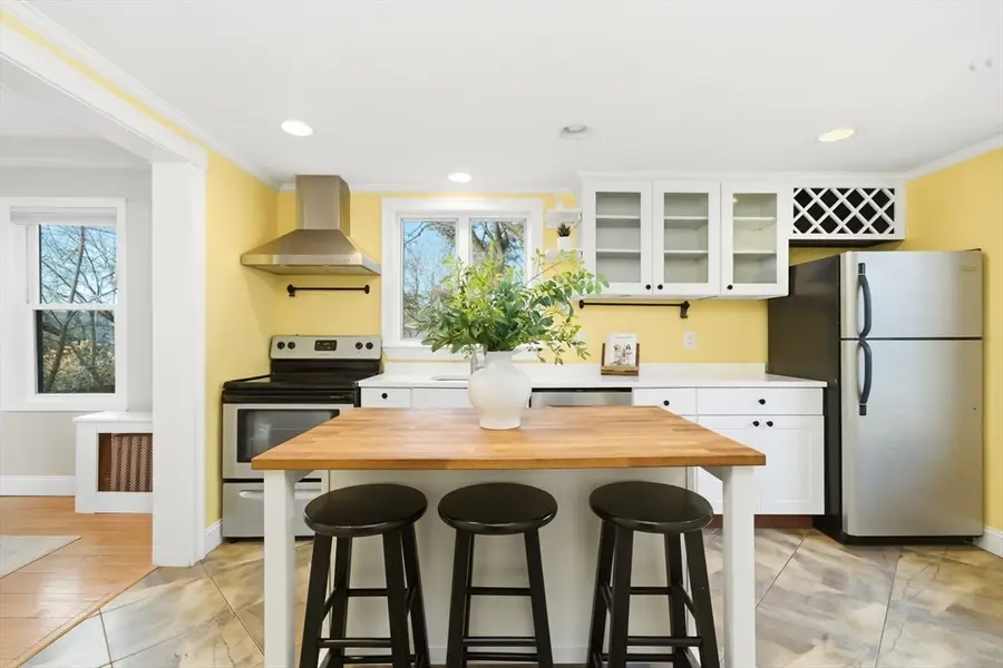 49 Spruce St, Winchester, MA 01890 - Image #2