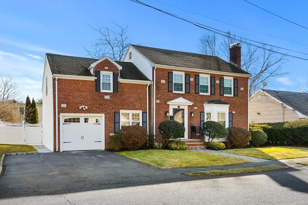 4 Dean Rd, Marblehead, MA 01945 - Image #1