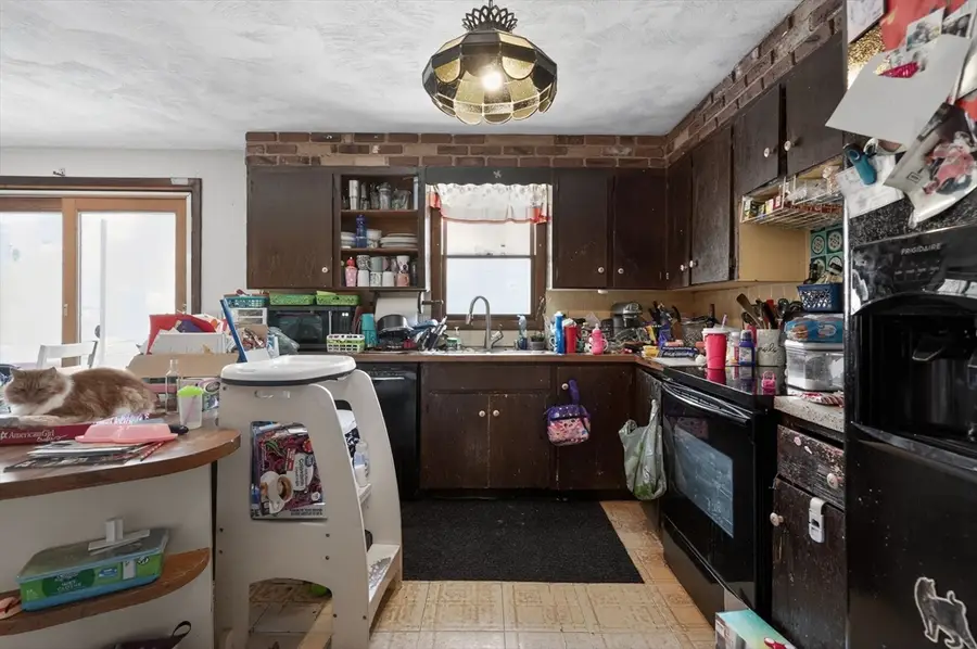 31 Brookwood Dr, Westport, MA 02790 - Image #3